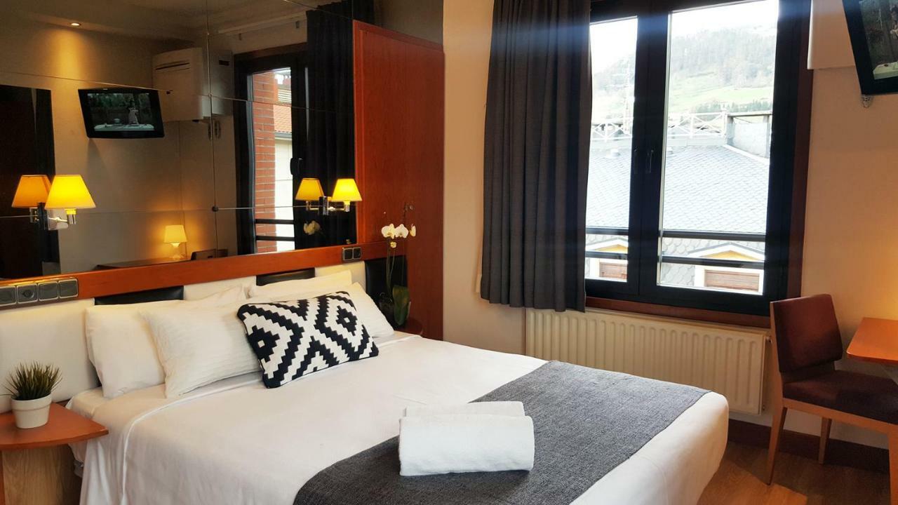 Hotel Oria Tolosa  Kültér fotó